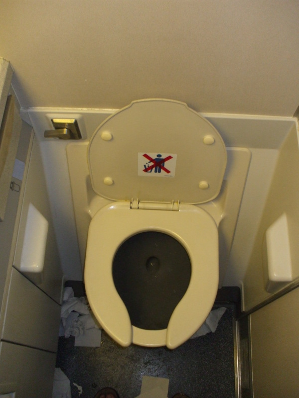 Toilet on board a KLM B747.