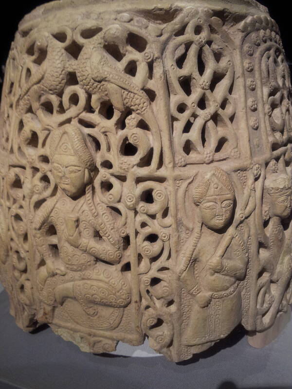 Earthenware habb or water storage vessel, made in today's Iraq, from the 13th century, at the Metropolitain Museum of Art in New York.