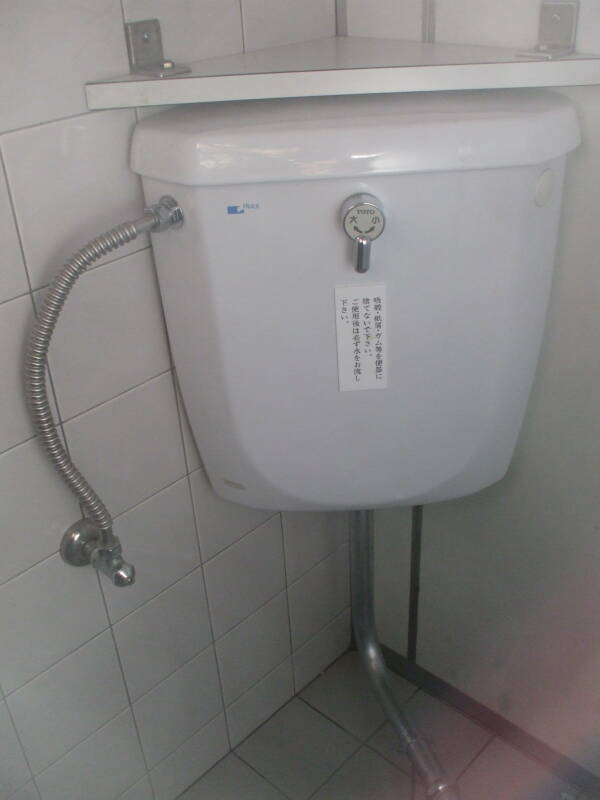 Corner toilet tank at Heian-jingū in Kyōto.