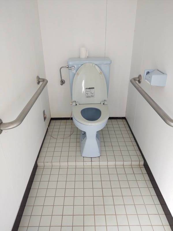 Toilet with heated seat and water washing function next to the Shozen-in Koganedo in Toge or Touge town.