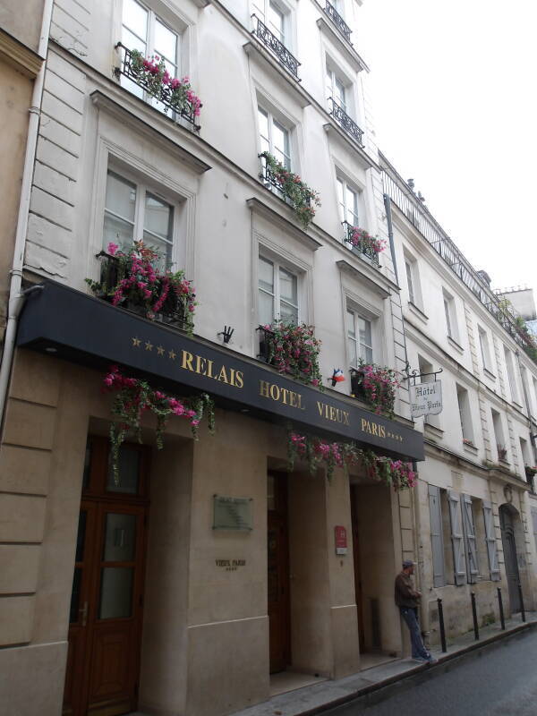 Looking south on Rue Gît-le-Cœur past the 'Beat Hotel'.