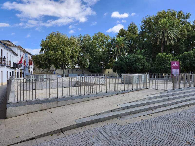 External view of Caliphal Baths.