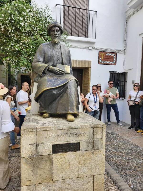 Statue of Maimonides in Córdoba.