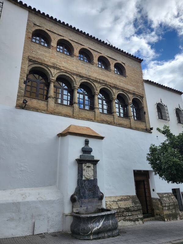 Fountain and water tank in Córdoba.