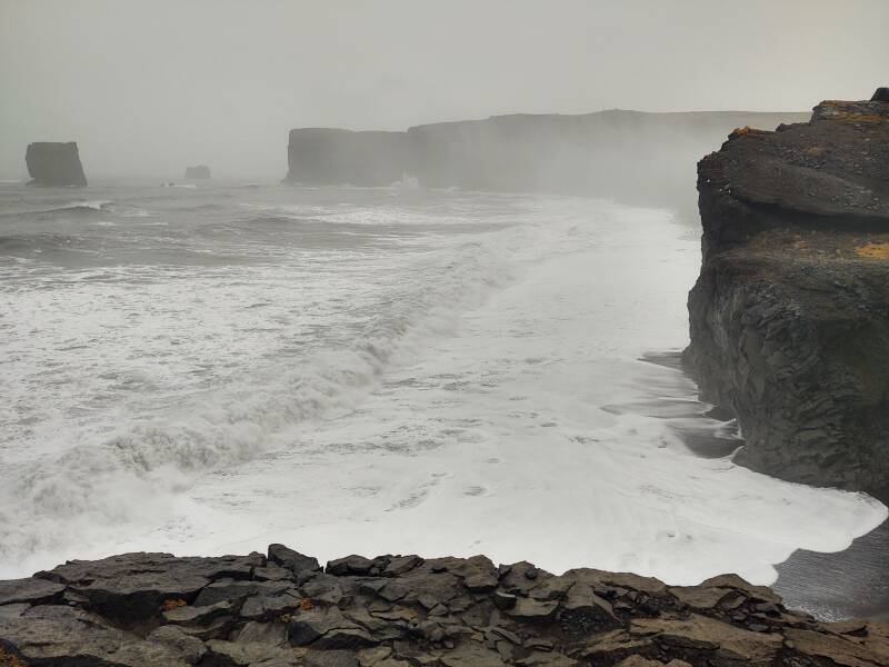 Large waves at Dyrhólaey.