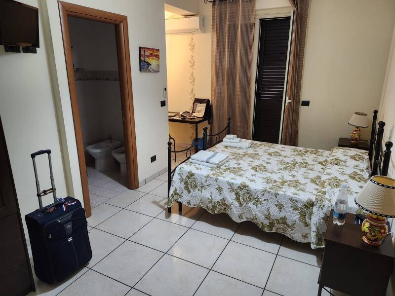 Bedroom and bathroom at B&B Caravello in Milazzo.