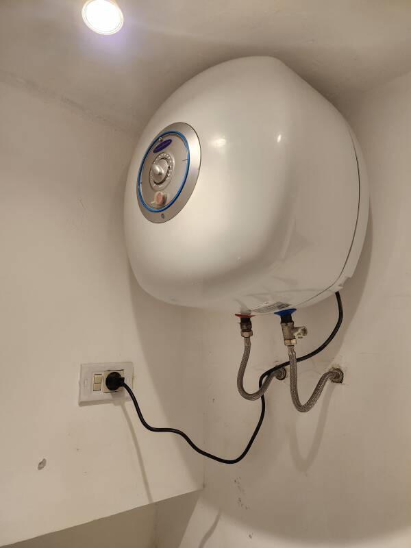 Water heater at Casa Vacanza Nina in Salerno.