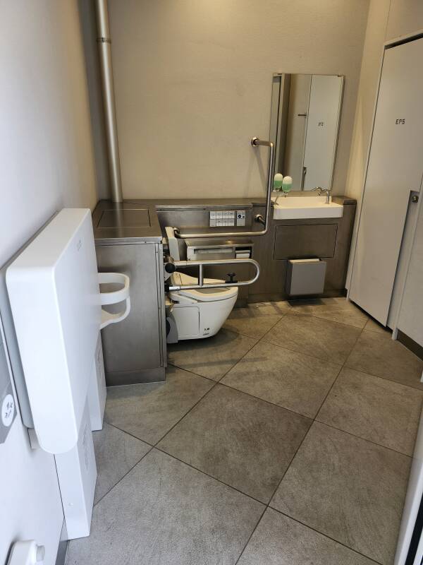 One of two universal toilet rooms at Hatagaya.