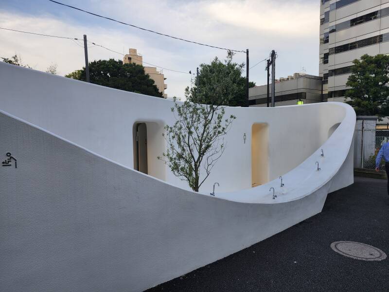 Sinks and drinking fountains at various heights at the Nishisandō Public Toilet.