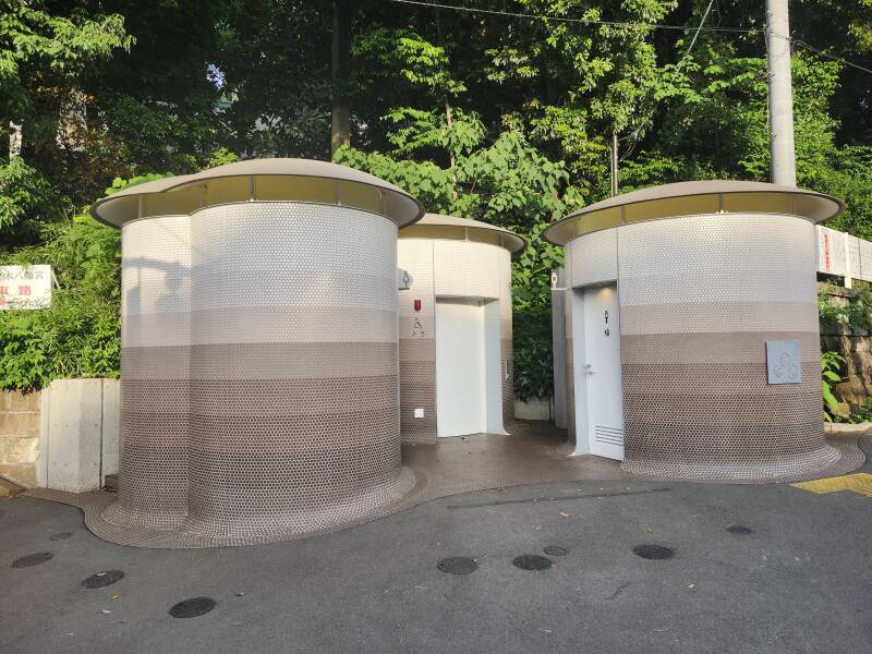 Overview of Yoyogi Hachiman Public Toilet.