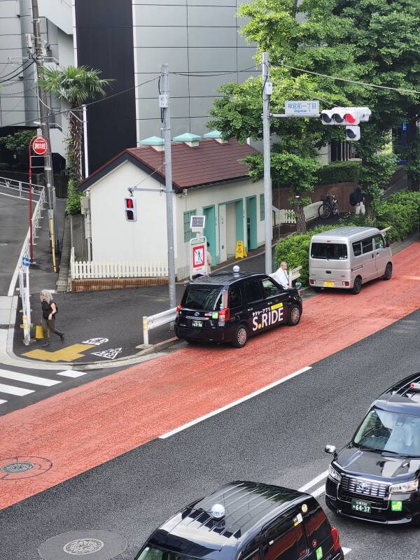 Small vans parked in front of Jingūmae Public Toilet.