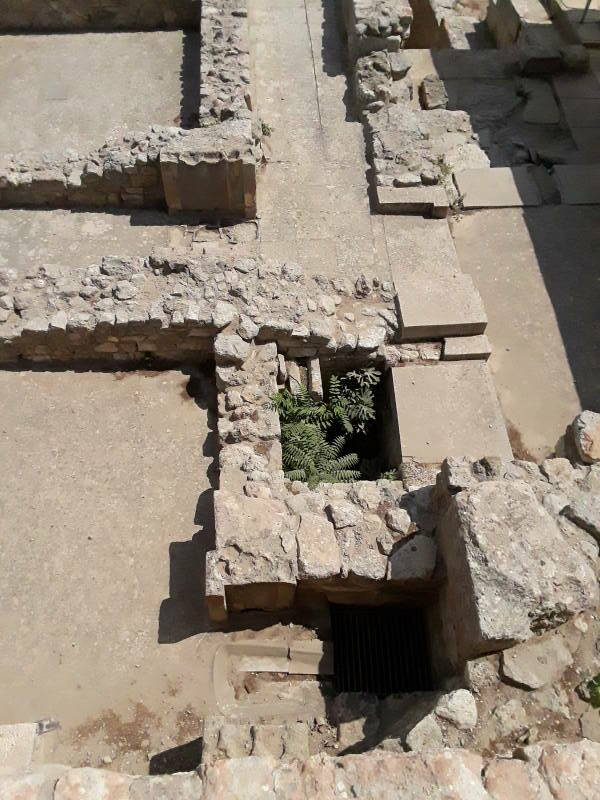 The actual Queen's Toilet at prehistoric site of Knossos, outside Iraklia in Crete. View toward the east, so-called 'Lair' beyond it.