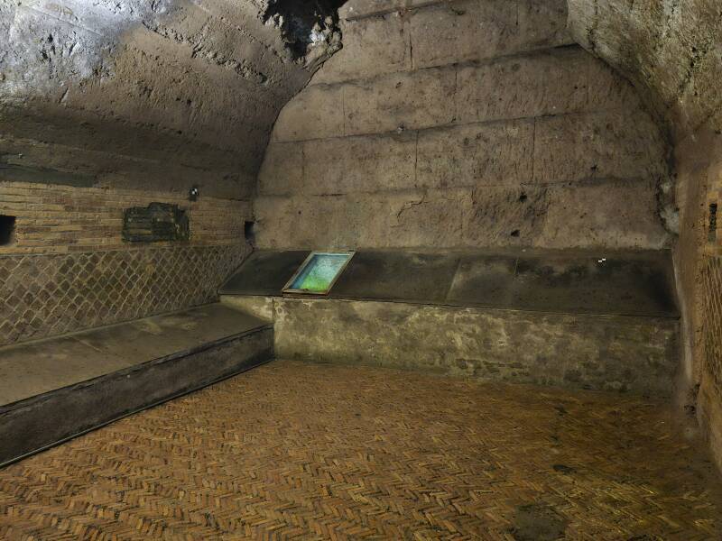 Former dwelling with a spring, supporting the Mithraeum.