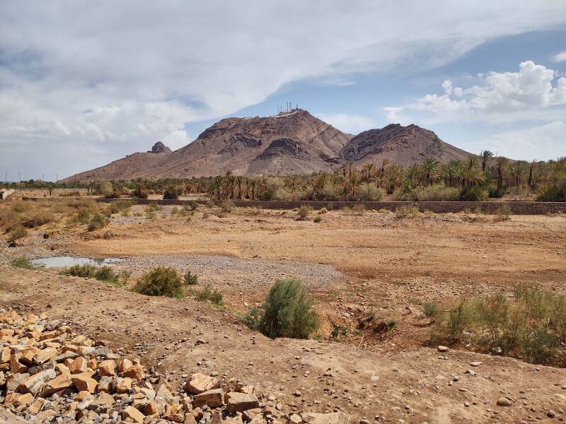 Oued Drâa, the Draa wadi, with the volcanic mountain Jebel Zagora in the background, just outside Zagora.