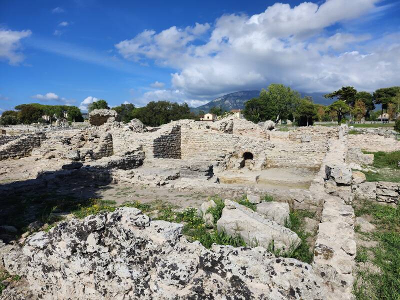 Large central bath.