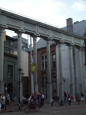 Large stone carved sign in Amsterdam: Homo Sapiens Non Urinat In Ventum — Wise Men Do Not Urinate Into The Wind.