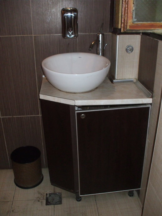 Vessel sink and vanity at the Shtastlivetsa restaurant in Veliko Tarnovo.