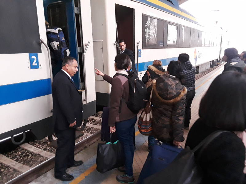 Passengers boarding train from Talca to Santiago.