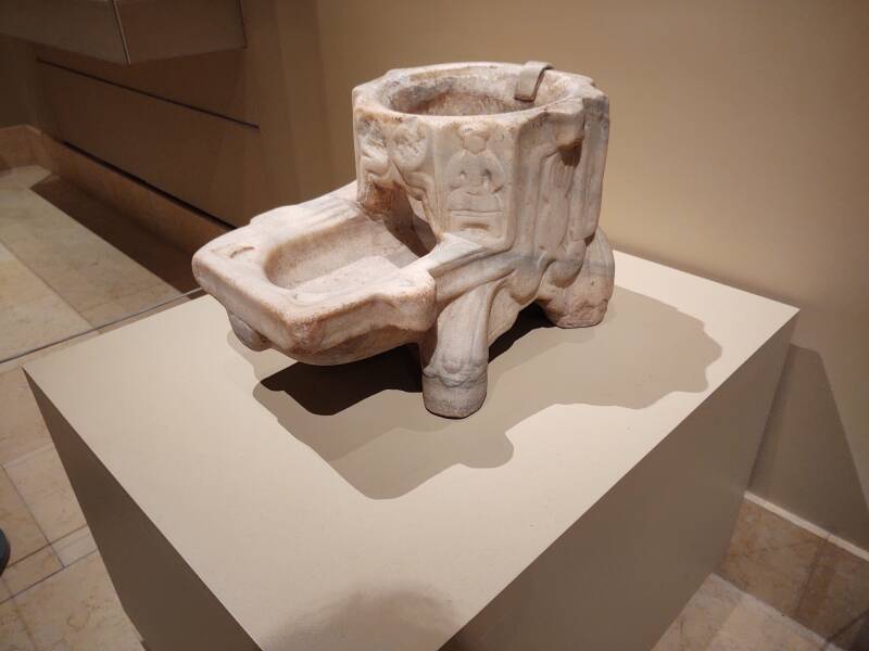 Fatimid Caliphate marble kilga or or water jar stand from either Egypt or Syria, from the 11th or the first half of the 12 century, object 20.176 at the Metropolitain Museum of Art in New York.