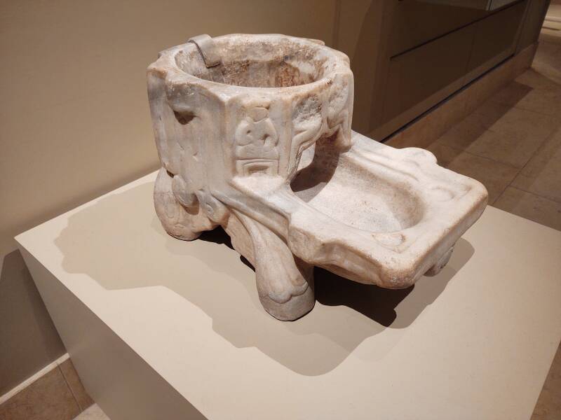 Fatimid Caliphate marble kilga or or water jar stand from either Egypt or Syria, from the 11th or the first half of the 12 century, object 20.176 at the Metropolitain Museum of Art in New York.