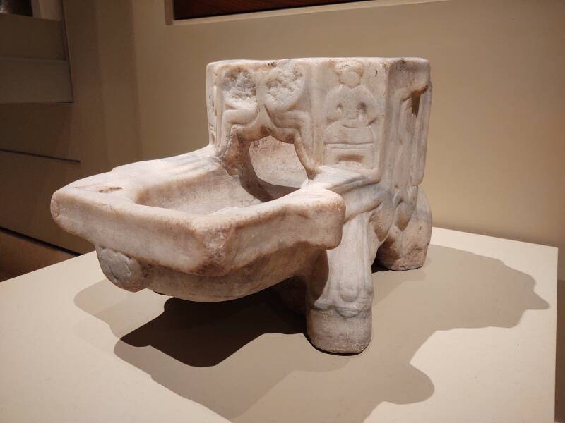 Fatimid Caliphate marble kilga or or water jar stand from either Egypt or Syria, from the 11th or the first half of the 12 century, object 20.176 at the Metropolitain Museum of Art in New York.