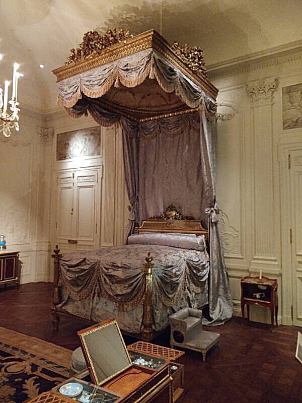 The Lauzun Room within the Metropolitan Museum of Art in New York, with a 1757-58 French chamber pot from Sèvres.