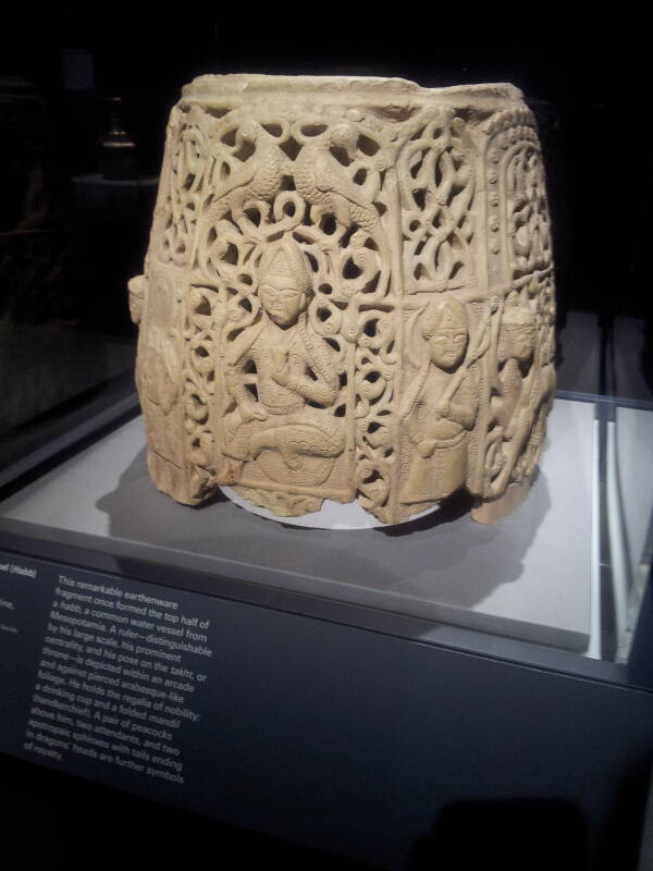 Earthenware habb or water storage vessel, made in today's Iraq, from the 13th century, at the Metropolitain Museum of Art in New York.
