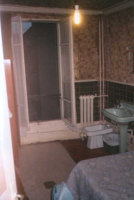 Jim Morrison's bidet and sink in l'Hôtel de Médicis in Paris.