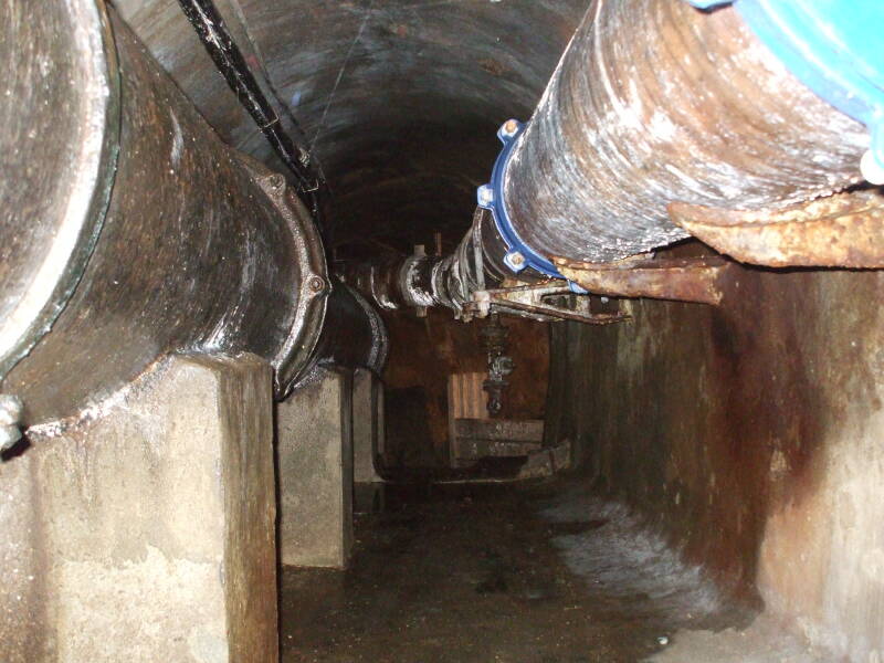 A medium sized tunnel inside the sewers of Paris.