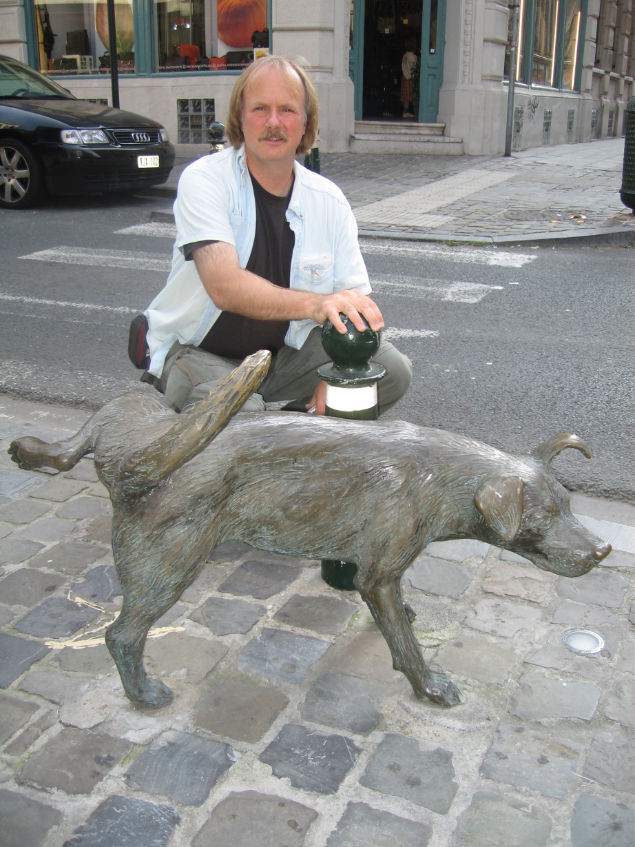 Bob Cromwell with the statue of the peeing dog in Brussels, Belgium.