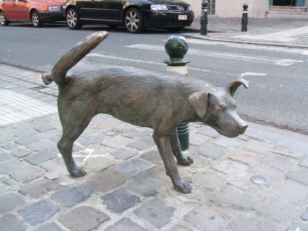 Zennike Pis dog statue in Brussels, Belgium.