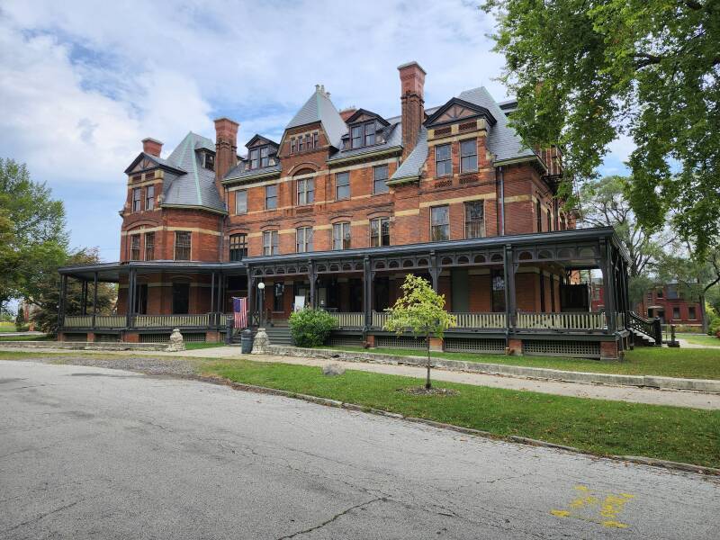 Front of Pullman's Hotel Florence.