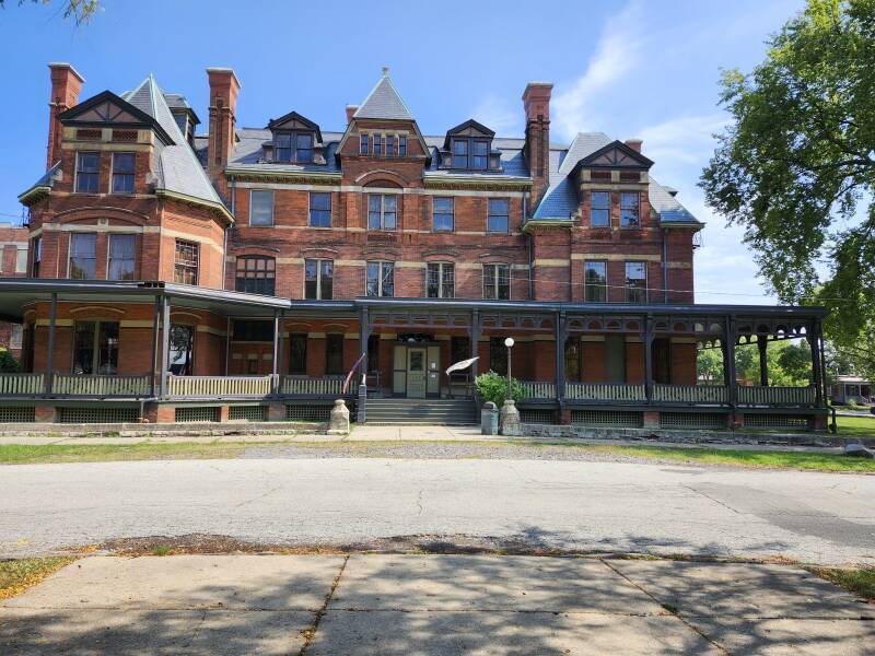 Front of Pullman's Hotel Florence.
