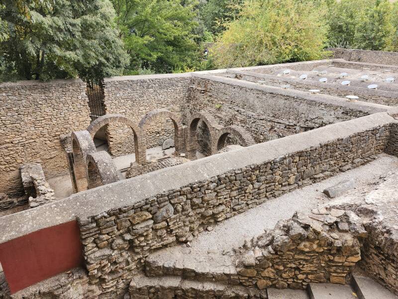 Arches in the vestibule or reception hall.