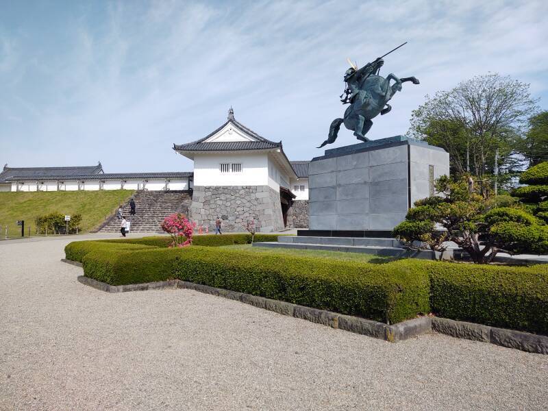 Statue of Mogami Yoshiaki within the Yamagata Castle walls.